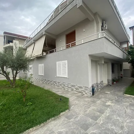 House アパート *